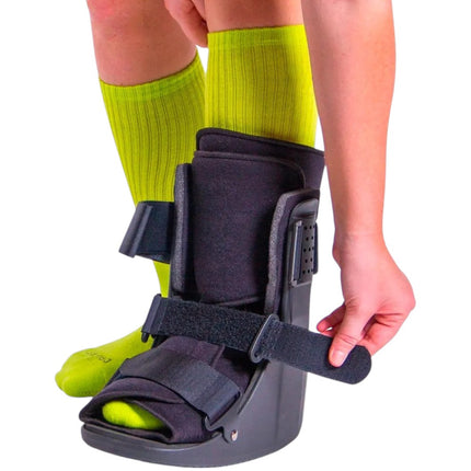 Bota Ortopédica Corta Walker B-Walk Negra | Backbone